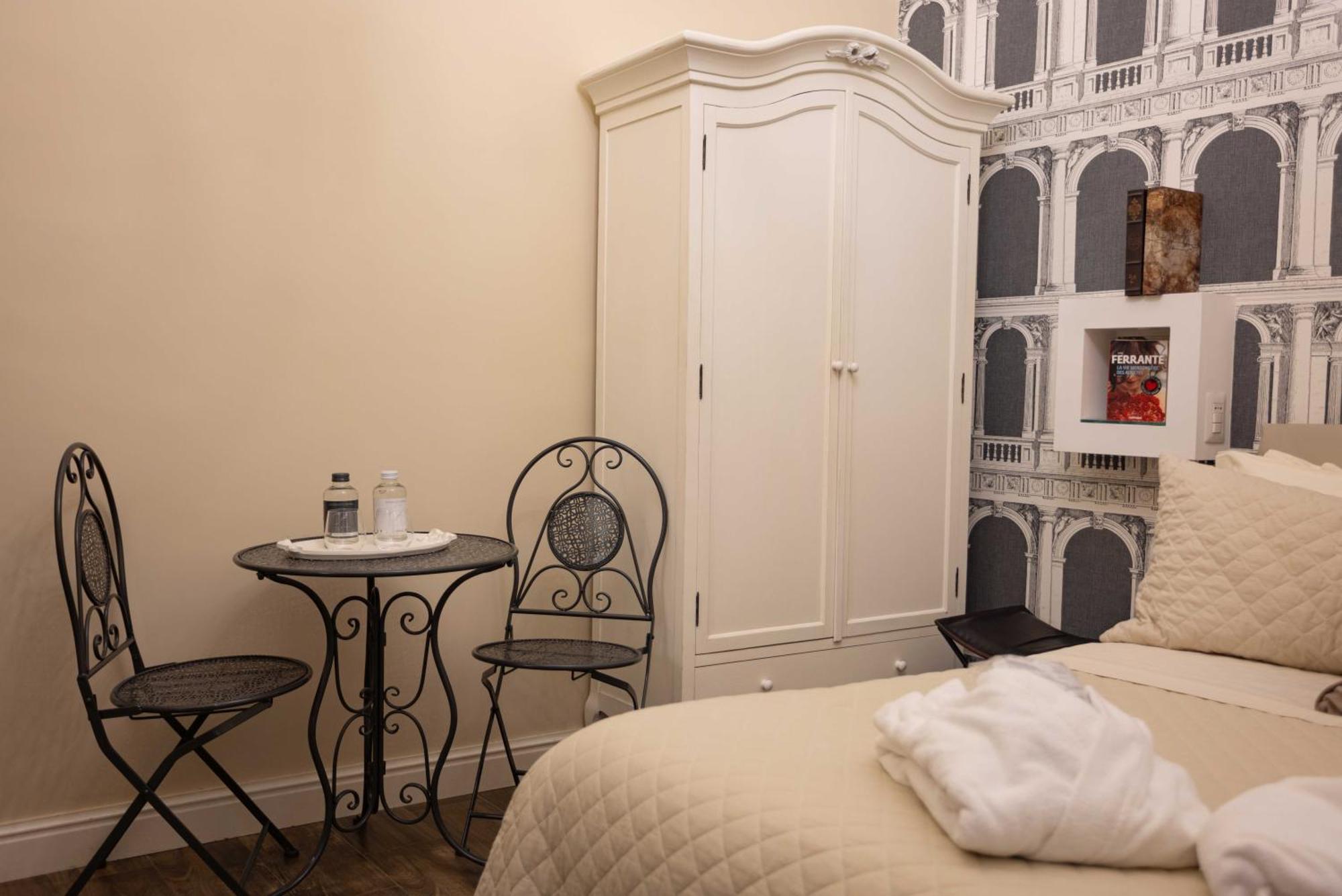 Domus Deorum Deluxe Naples Exterior photo